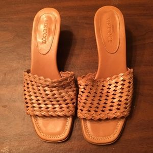 SESTO MEUCCI CAMEL-COLORED SLIDES - 7M